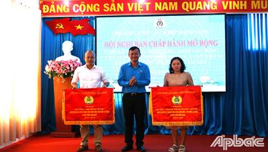 LG_nhan_co_thi_dua_va_bang_1.jpg